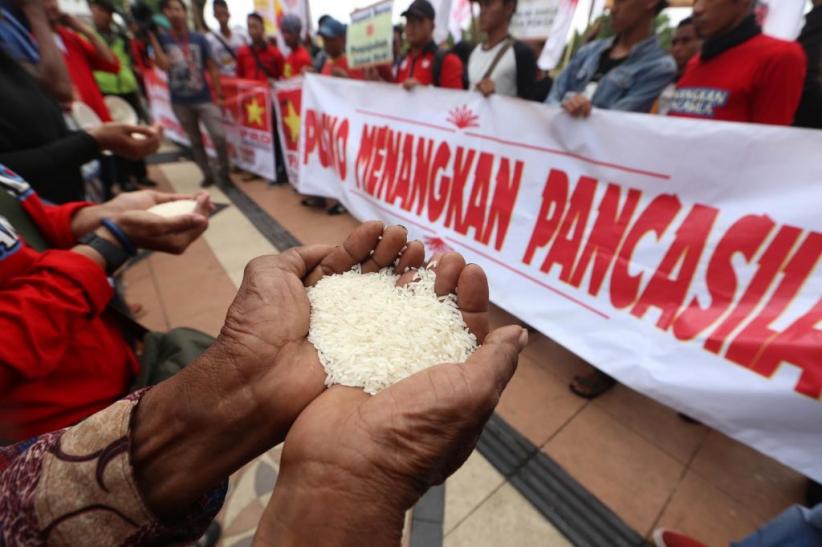 Unjuk Rasa Tolak Kebijakan Impor Beras - Bagian 1