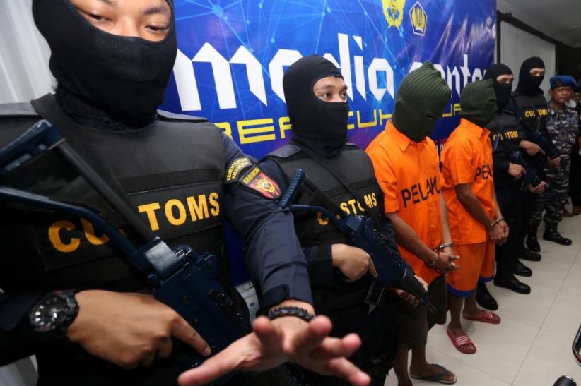 Bea Cukai Juanda Ciduk Penyelundup 3 Kg Sabu dari Malaysia - Bagian 7