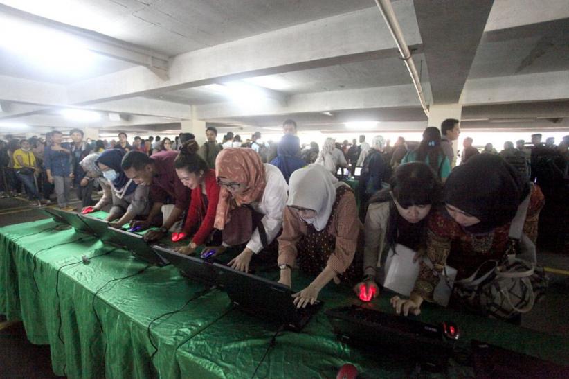 Ribuan Pencari Kerja Padati Balai Kartini - Bagian 2