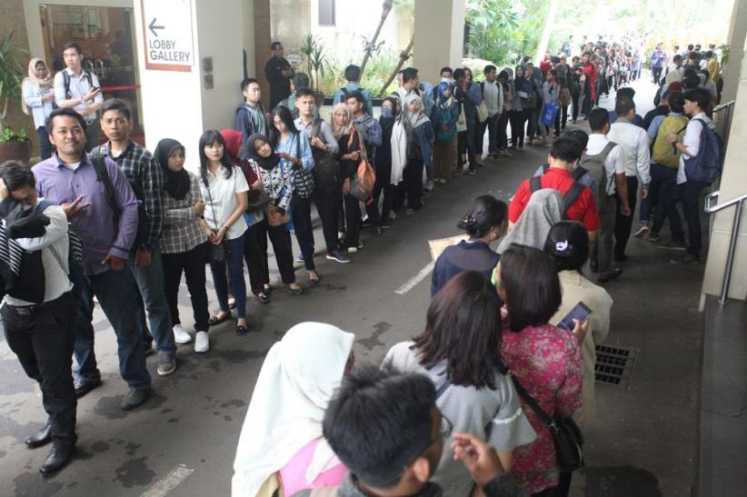 Ribuan Pencari Kerja Padati Balai Kartini - Bagian 4