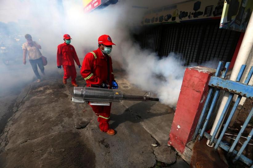 Cegah DBD, Dinkes Kota Surabaya Asapi Rumah Warga - Bagian 1