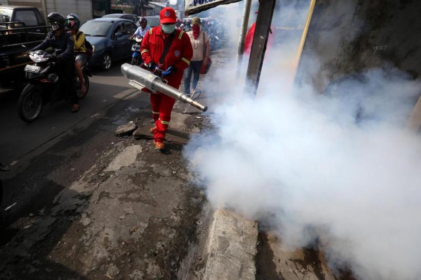 Cegah DBD, Dinkes Kota Surabaya Asapi Rumah Warga - Bagian 2