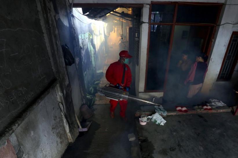 Cegah DBD, Dinkes Kota Surabaya Asapi Rumah Warga - Bagian 4