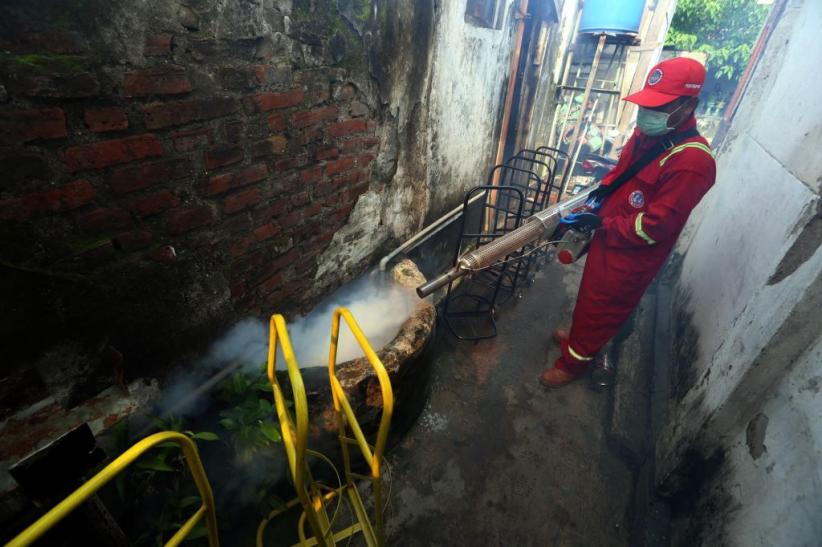 Cegah DBD, Dinkes Kota Surabaya Asapi Rumah Warga - Bagian 5