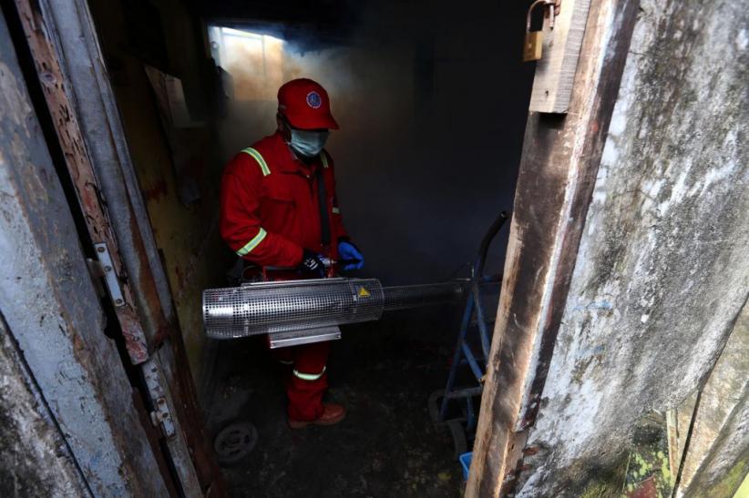 Cegah DBD, Dinkes Kota Surabaya Asapi Rumah Warga - Bagian 6