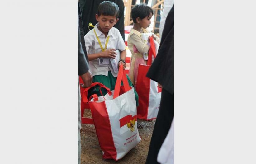 Momen Jokowi Kunjungi Pengungsi Rohingya di Bangladesh - Bagian 6