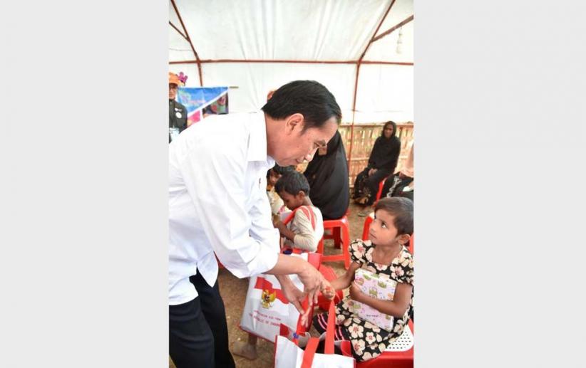 Momen Jokowi Kunjungi Pengungsi Rohingya di Bangladesh - Bagian 7