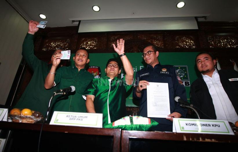 Lolos Verifikasi Faktual, Cak Imin Peluk Komisioner KPU - Bagian 7