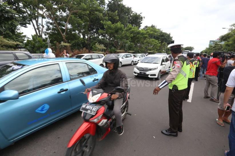 RatusanÂ Sopir TaksiÂ Online Tolak Permenhub 108 - Bagian 7