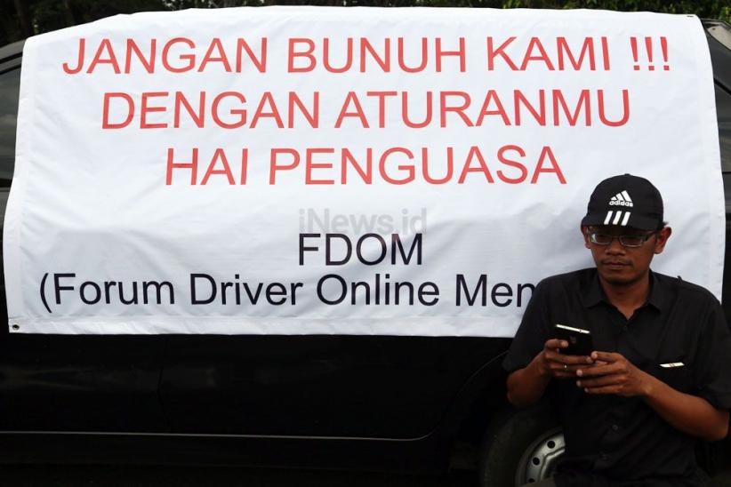 RatusanÂ Sopir TaksiÂ Online Tolak Permenhub 108 - Bagian 1