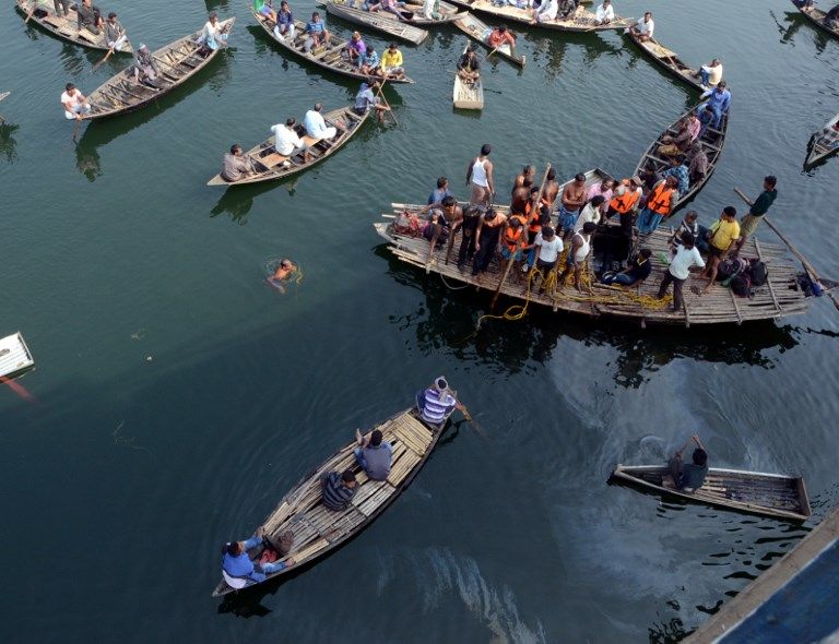 Bus Tercebur ke Sungai, 36 Penumpang Tewas - Bagian 2