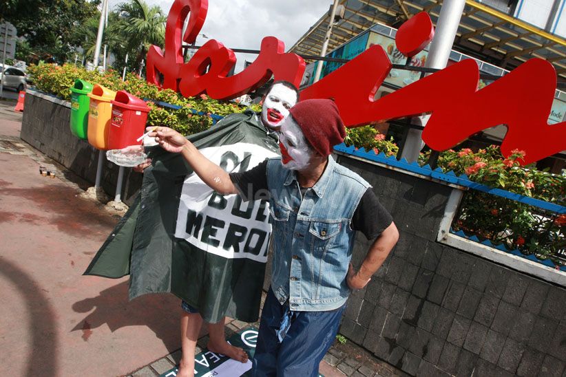 Aktivis Komunitas Kretek Gelar Aksi Teatrikal - Bagian 3