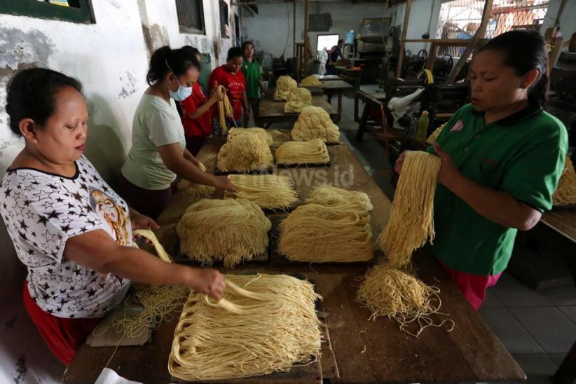 Begini Proses Pembuatan Mie Kuning Tradisional - Bagian 4