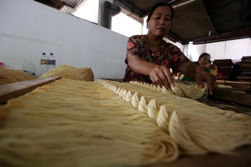 Begini Proses Pembuatan Mie Kuning Tradisional - Bagian 12