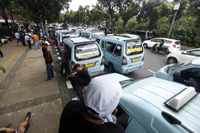 Sopir Angkot Kembali Geruduk Balai Kota - Bagian 1
