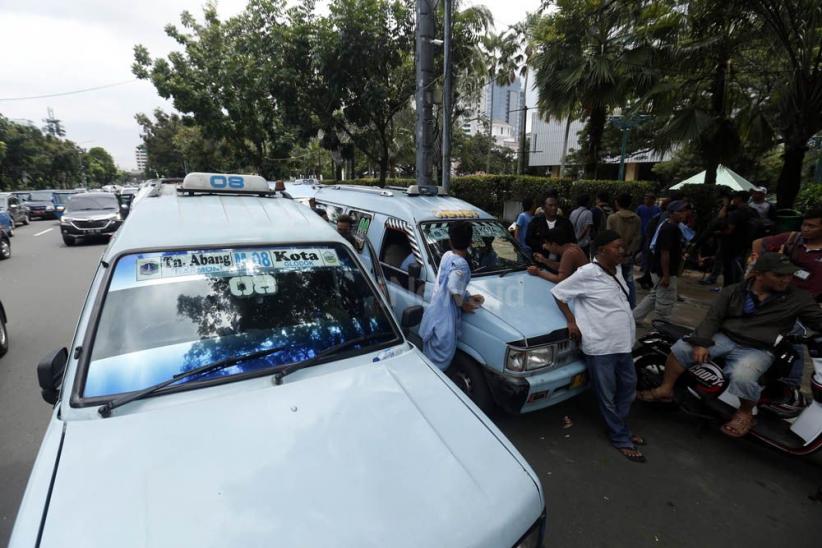 Sopir Angkot Kembali Geruduk Balai Kota - Bagian 6