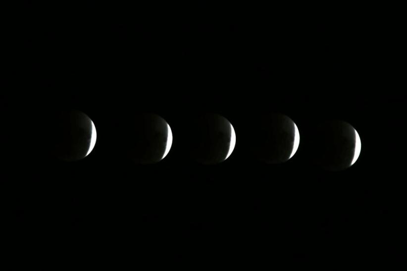 Melihat Keindahan Super Blue Blood Moon di Pantai Kenjeran Surabaya - Bagian 5