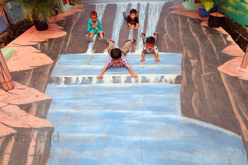 Asyiknya Berfoto di Mural 3 Dimensi - Bagian 4