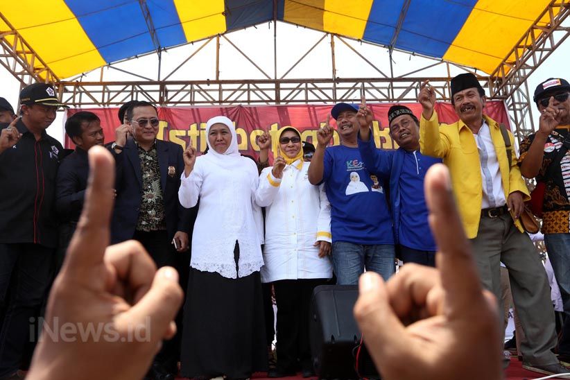 Khofifah dan Rhoma Irama Hadiri Istigasah Akbar di Surabaya - Bagian 4