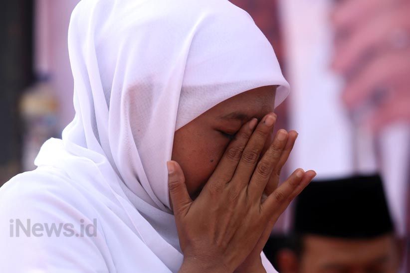 Khofifah dan Rhoma Irama Hadiri Istigasah Akbar di Surabaya - Bagian 5