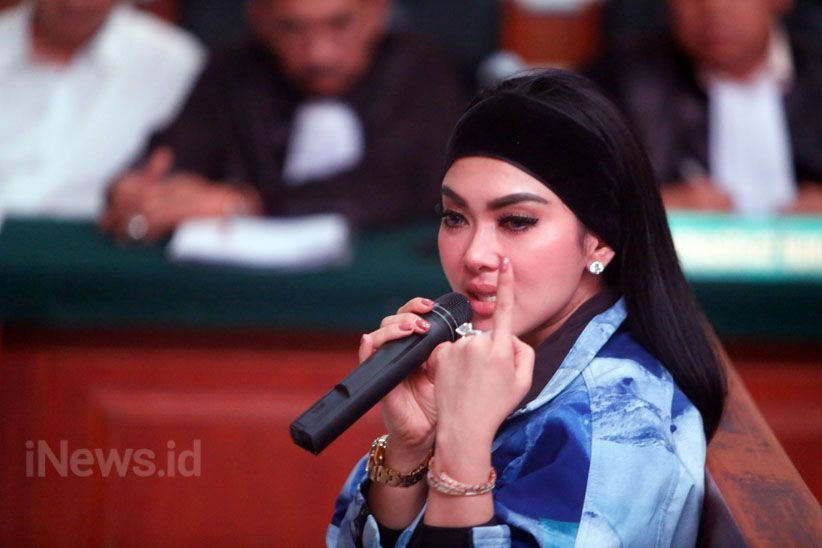 Syahrini Jalani Sidang Kasus First Travel - Bagian 4
