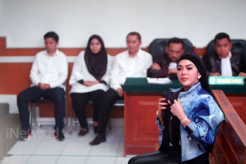 Syahrini Jalani Sidang Kasus First Travel - Bagian 2