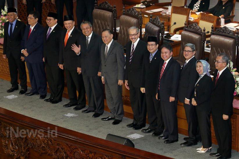 Paripurna DPR Sahkan Perry Warjiyo sebagai Gubernur BI - Bagian 5