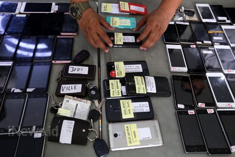 Bawa 'Tuyul', 16 Driver Taksi Online Ditangkap Aparat Polrestabes Surabaya - Bagian 3