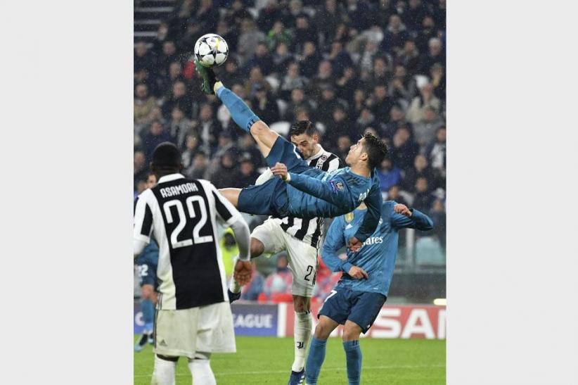 Melihat Gol Salto Ronaldo Robek Gawang Buffon - Bagian 3