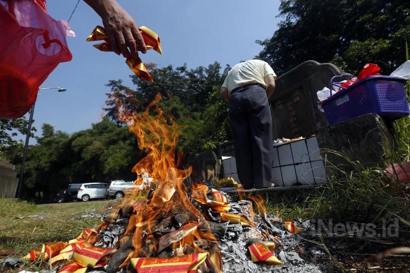 Perayaan Tradisi Ceng Beng di Tanah Kusir Berlangsung Sepi - Bagian 2