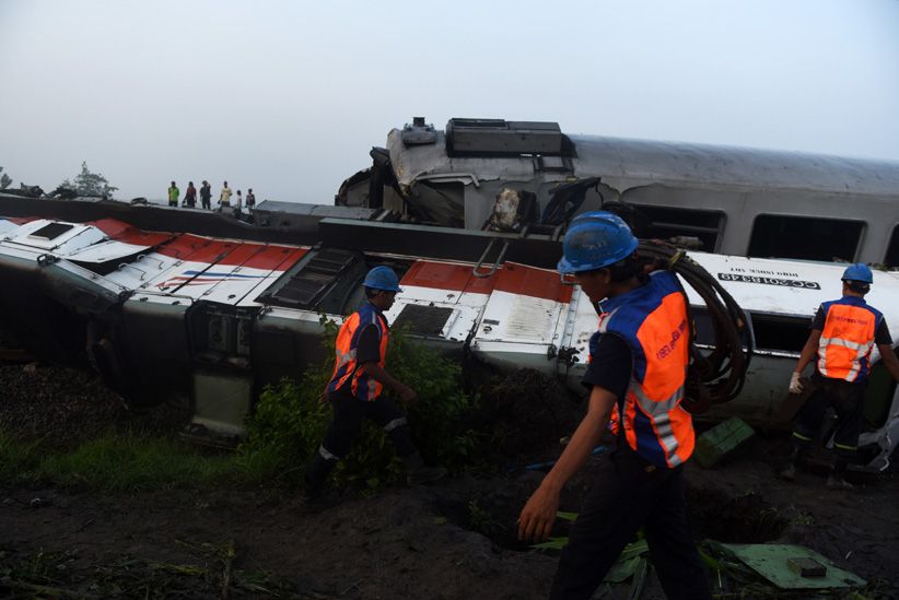 Kereta Tabrak Truk Trailer di Ngawi, Masinis Tewas - Bagian 5