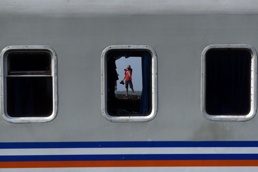 Kereta Tabrak Truk Trailer di Ngawi, Masinis Tewas - Bagian 7