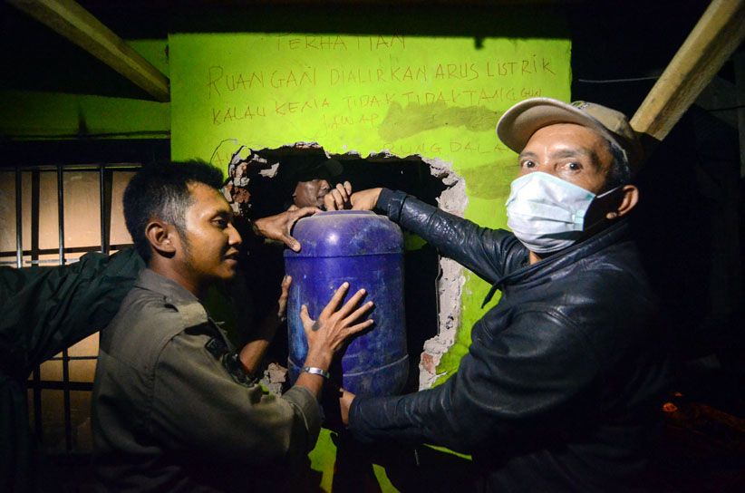 Pabrik Miras Oplosan yang Tewaskan 11 Orang Digerebek Aparat - Bagian 1