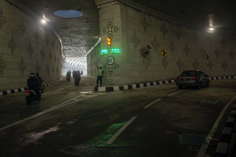 Uji Coba Underpass Matraman, Lalu Lintas Macet Parah - Bagian 1