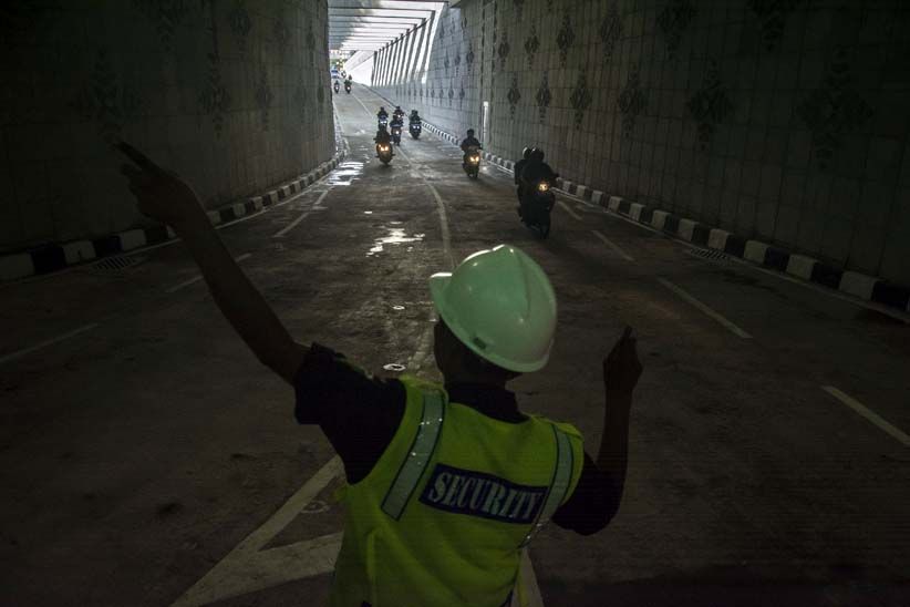 Uji Coba Underpass Matraman, Lalu Lintas Macet Parah - Bagian 2