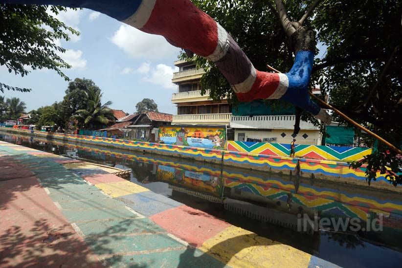 Warna-Warni Tepi Sungai Sekanak Jadi Destinasi Wisata - Bagian 3