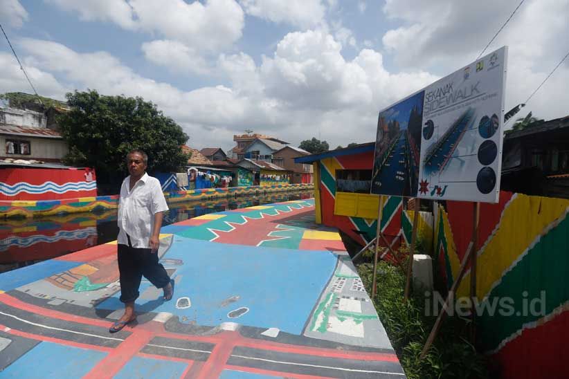 Warna-Warni Tepi Sungai Sekanak Jadi Destinasi Wisata - Bagian 1