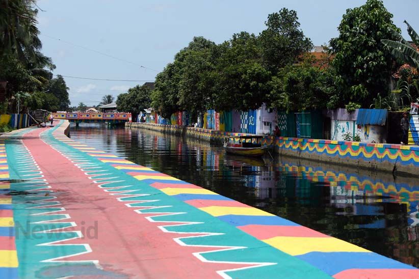 Warna-Warni Tepi Sungai Sekanak Jadi Destinasi Wisata - Bagian 5