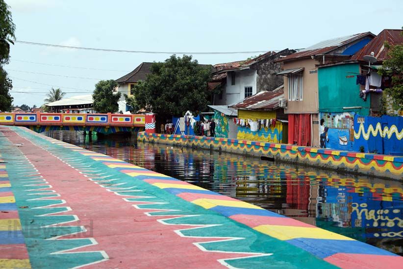 Warna-Warni Tepi Sungai Sekanak Jadi Destinasi Wisata - Bagian 7