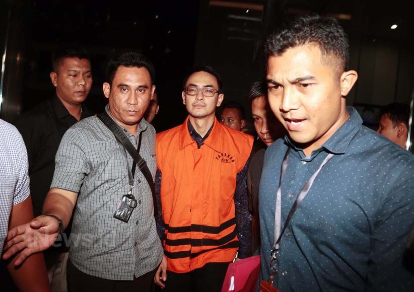 Pakai Rompi Tahanan, Zumi Zola Mendekam di Rutan C1 KPK - Bagian 1