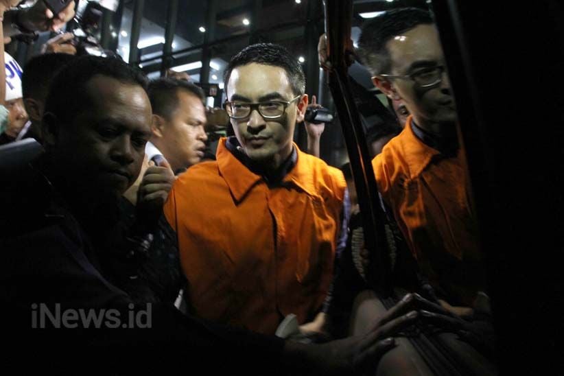 Pakai Rompi Tahanan, Zumi Zola Mendekam di Rutan C1 KPK - Bagian 3