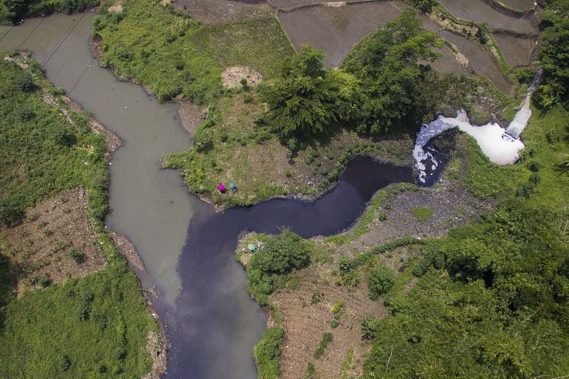 Foto Udara Ini Perlihatkan Limbah Industri Cemari Anak Sungai Citarum - Bagian 1