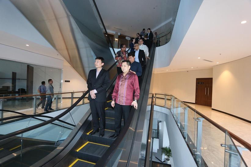HT Ajak Menkominfo Singapura Keliling Studio iNews - Bagian 6