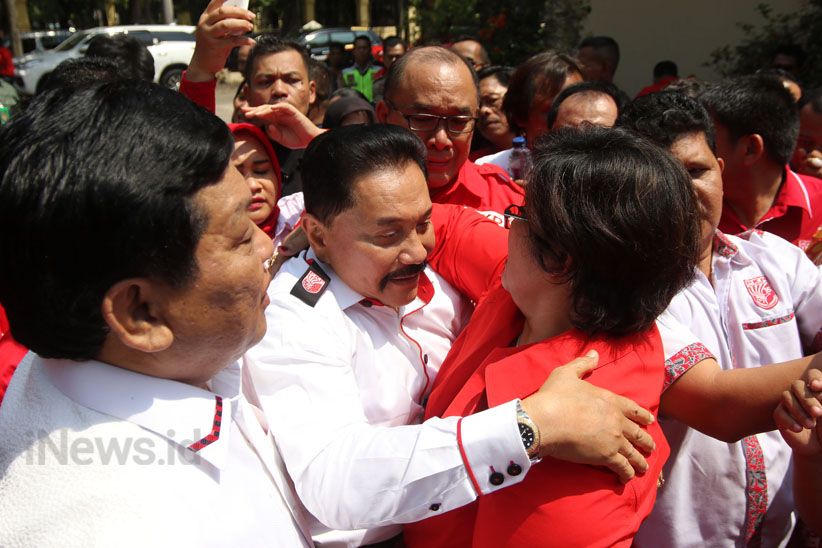 Hendropriyono Dipanggul Pendukung Usai PKPI Menang Gugatan PTUN - Bagian 3