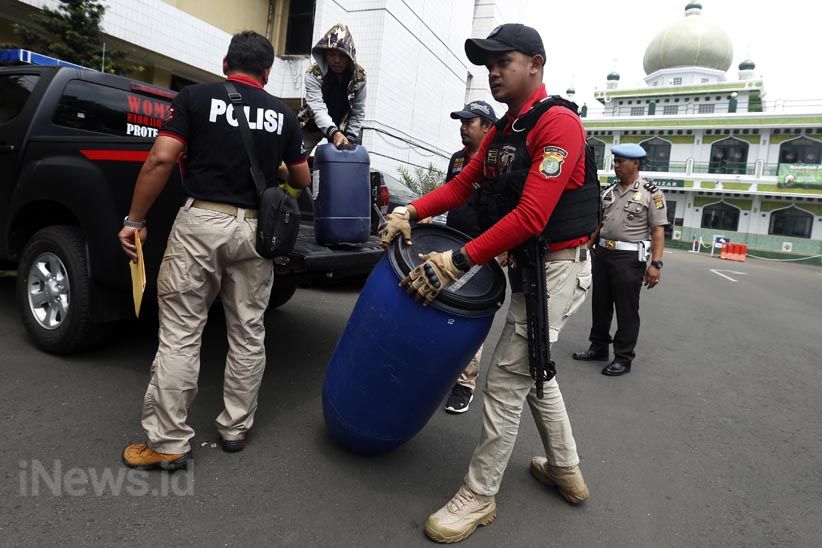 Polisi Ungkap Peredaran Miras Oplosan Berkadar Alkohol 96 Persen - Bagian 8
