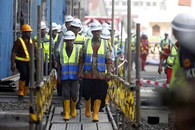 Anies Ditemani Anak Tinjau Gerbong MRT di Depo Lebak Bulus - Bagian 7