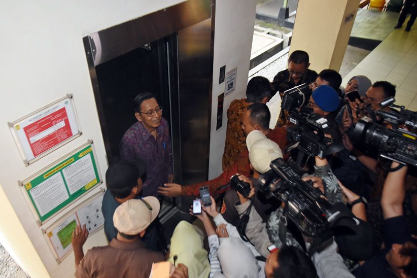 Boediono Tanggapi Kasus Korupsi Bank Century - Bagian 3