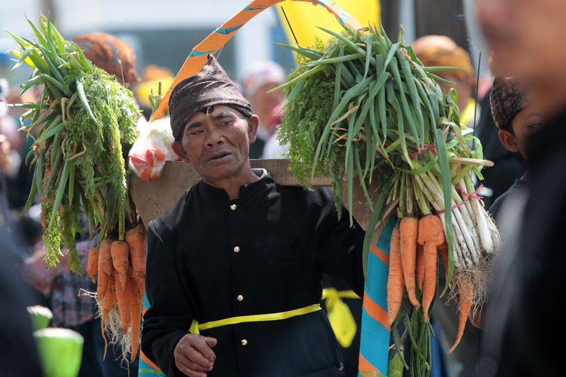 Ribuan Warga Gelar Ritual Grebeg Tengger Tirto Aji - Bagian 6