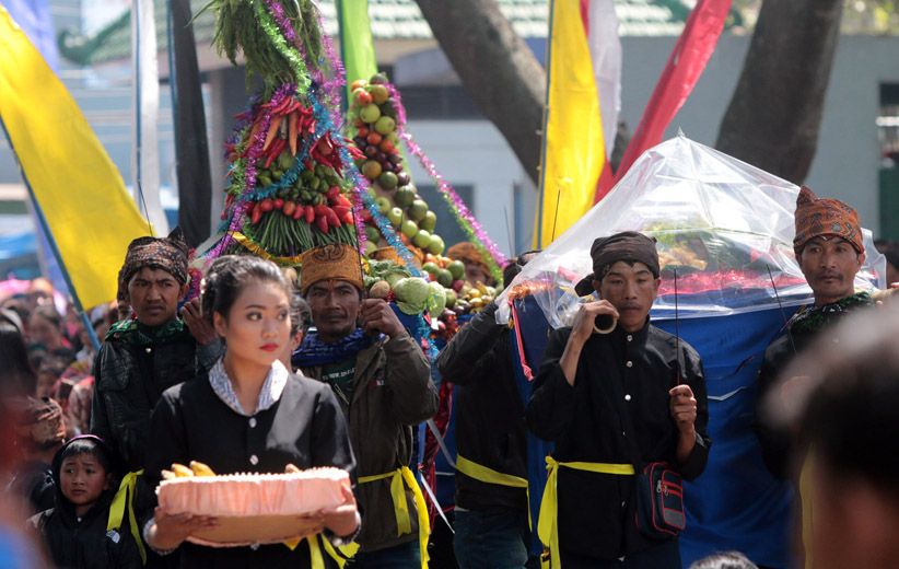 Ribuan Warga Gelar Ritual Grebeg Tengger Tirto Aji - Bagian 3
