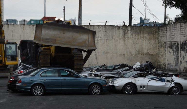Hasil Korupsi, Mobil Mewah Senilai Rp16,2 Miliar Dilindas Buldozer - Bagian 5